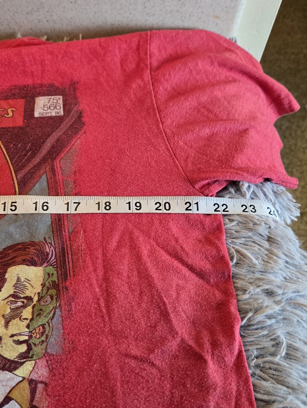 DC Comics Batman Detective Comics Graphic Tee - Red Size Large - Picture 11 of 12
